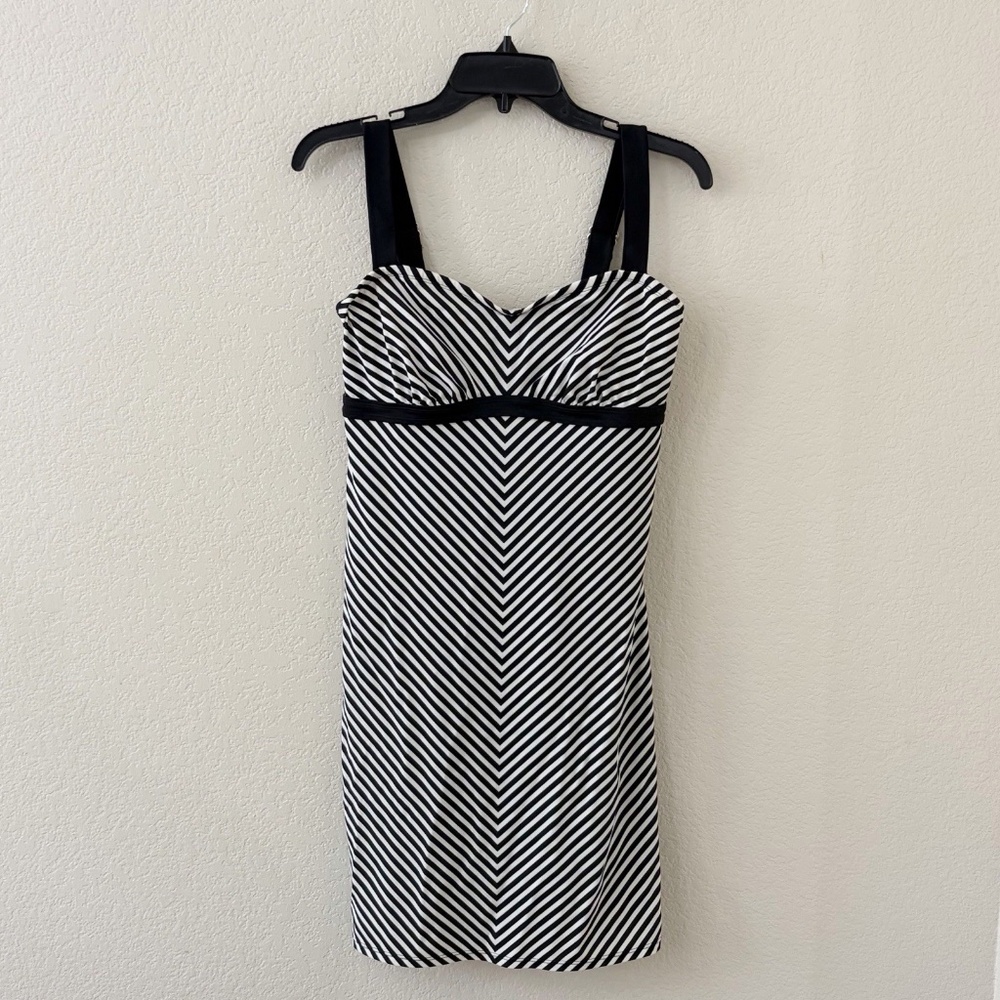 Athleta Black White Athletic Dress Underwire Size 34D/DD
